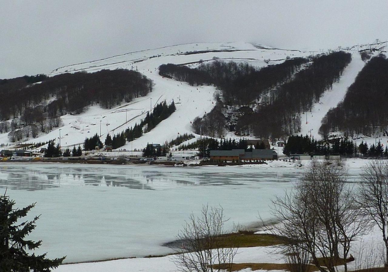 Super-Besse Residence Le Lac Bleu Serviere Chez Lorenzo Et Severine Bagian luar foto